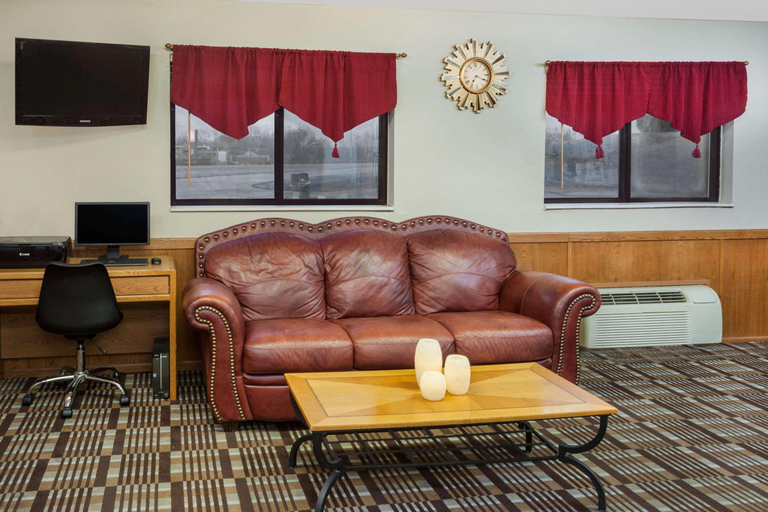 Public Area 2, Super 8 By Wyndham Muscatine, Muscatine