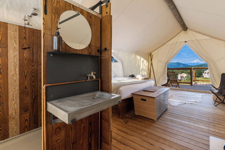 Bathroom, Under Canvas Columbia River Gorge, Klickitat