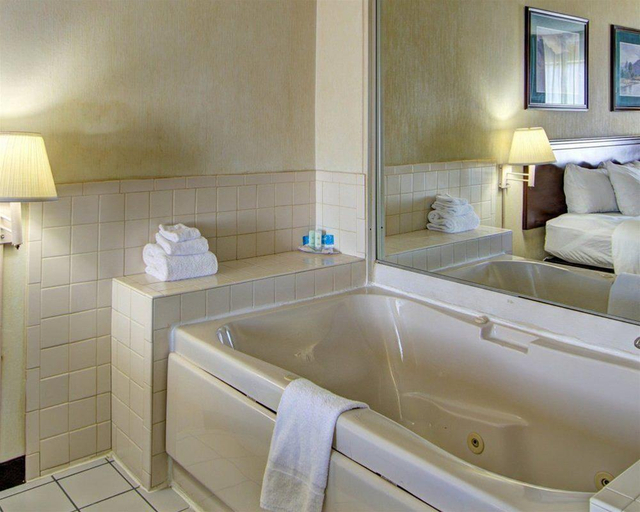 Bathroom 4, Quality Inn Princeton, Mercer