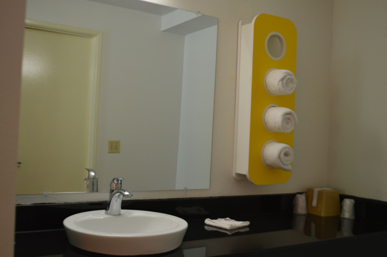 Bathroom 3, Motel 6 Pendleton, OR - West, Umatilla