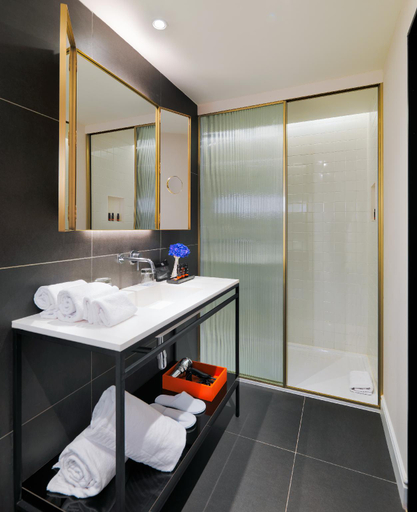 Bathroom 5, H10 Casa Mimosa, Barcelona
