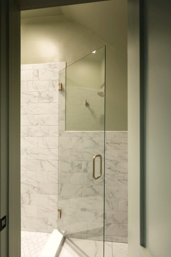 Bathroom 5, Innkeepers Quarters Queen Suite with Breakfast, Charleston