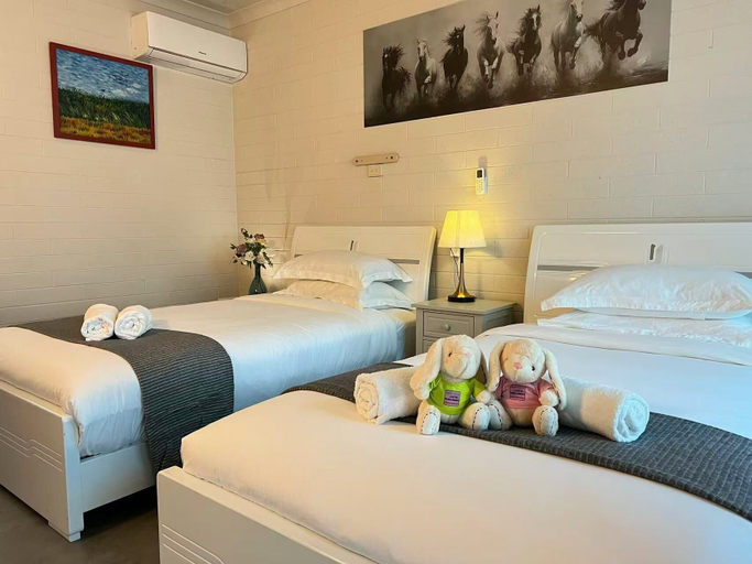 Bedroom 3, Motel Maroondah, Melbourne