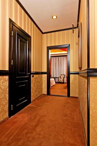 Others 5, Attache Hotel, Solomians'kyi