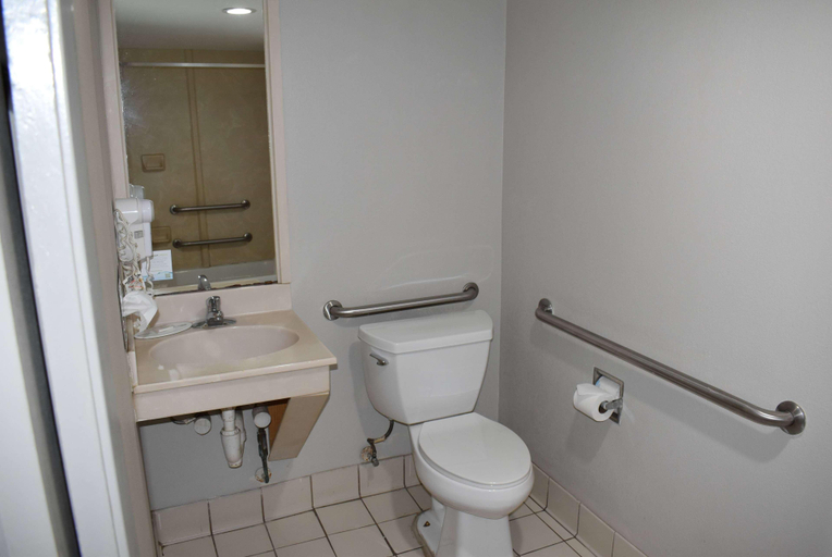 Bathroom 5, Days Inn by Wyndham Nacogdoches, Nacogdoches