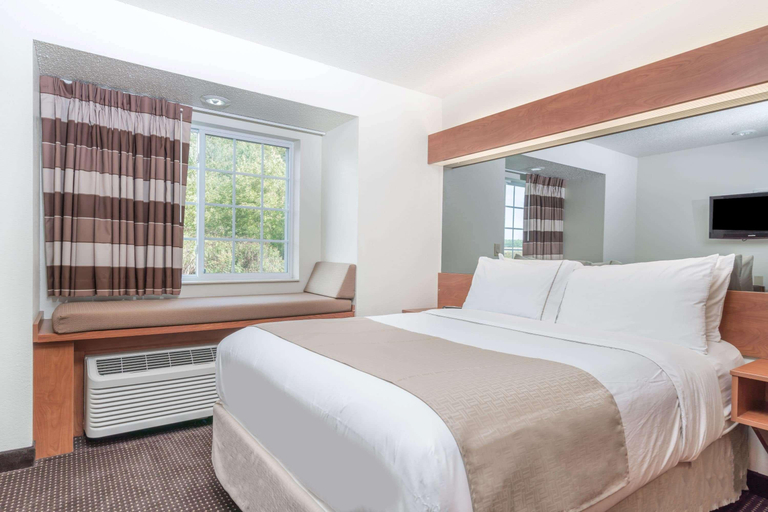 Bedroom 4, Microtel Inn & Suites By Wyndham Rice Lake, Barron
