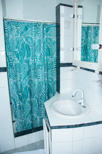 Bathroom 3, Hotel Restaurant Wuarao, Boca Chica