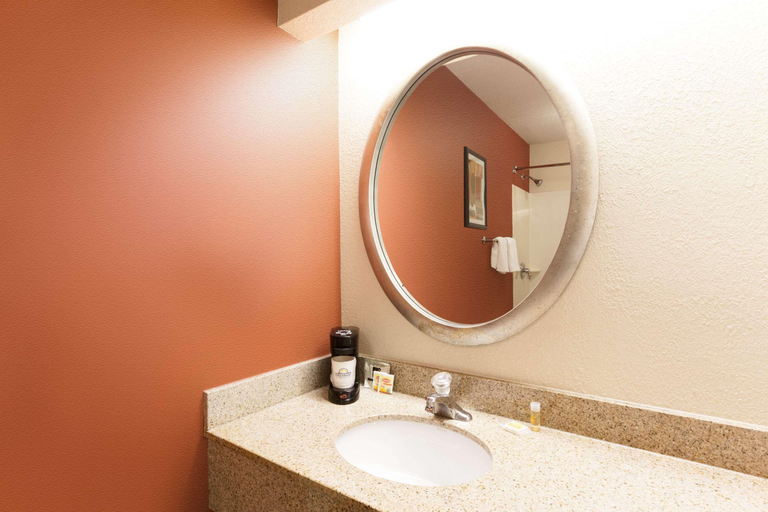 Bathroom 4, Days Inn by Wyndham Monmouth Junction Princeton, Middlesex