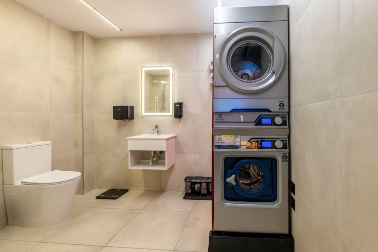 Bathroom 4, Onyx Hotel, St Julian's