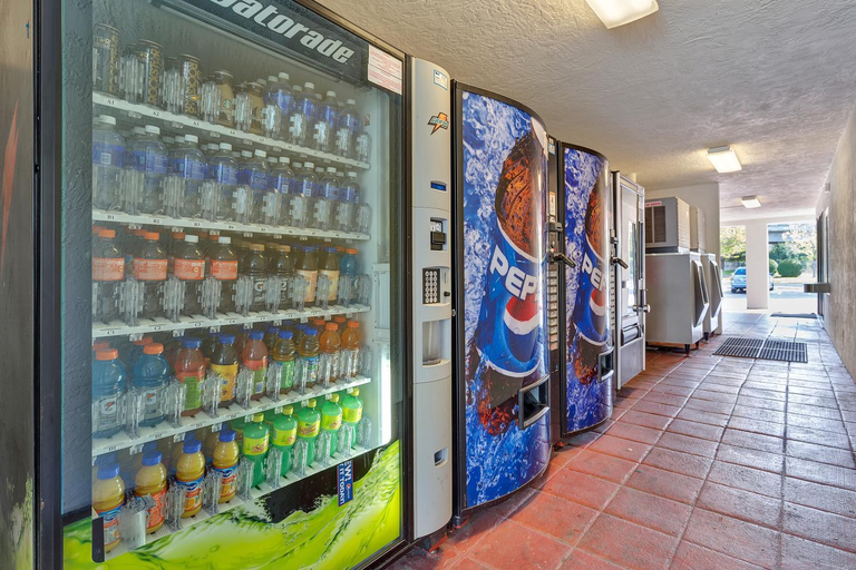 Food & Drinks, Super 8 by Wyndham Santa Rosa North, Sonoma