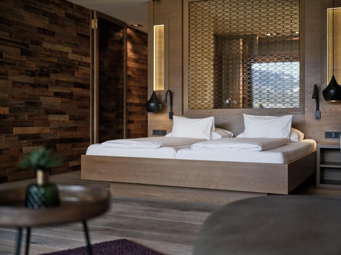 Bedroom 3, MOHR life resort, Reutte