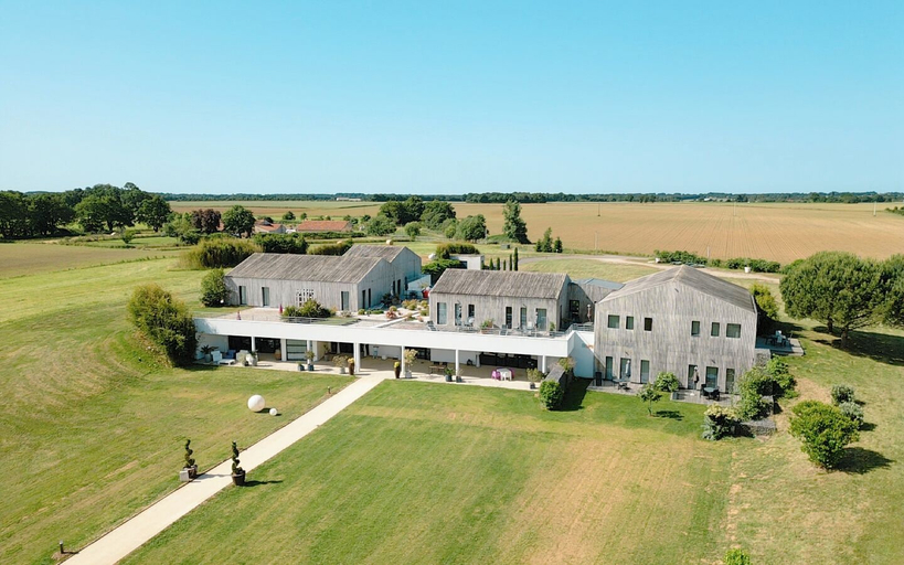 Exterior & Views