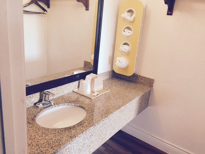 Bathroom 4, Motel 6 Houston, TX - East, Houston