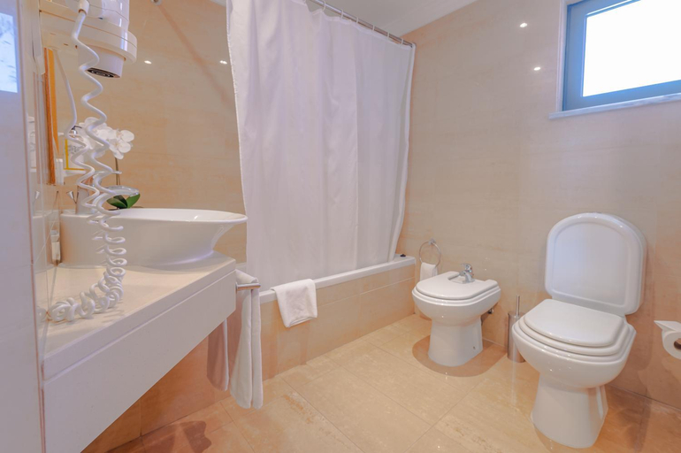 Bathroom 4, Pestana Alvor Park Hotel Apartamento, Portimão