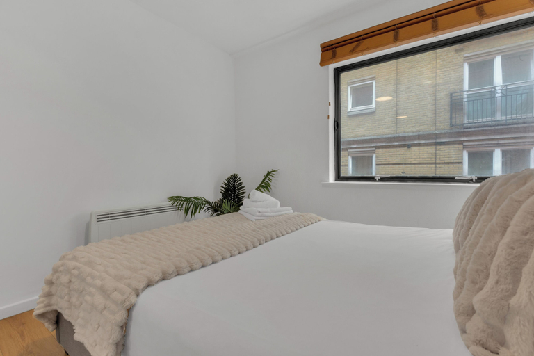 Bedroom 2, Queens Quay Mansion House Flat, London