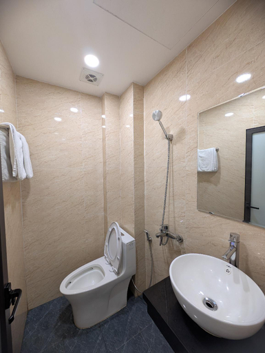 Bathroom 3, Era Apartment 158 Nguyen Khanh Toan, Cầu Giấy