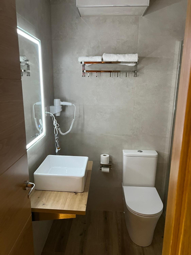 Bathroom, Hotel Buenos Aires, Burgos