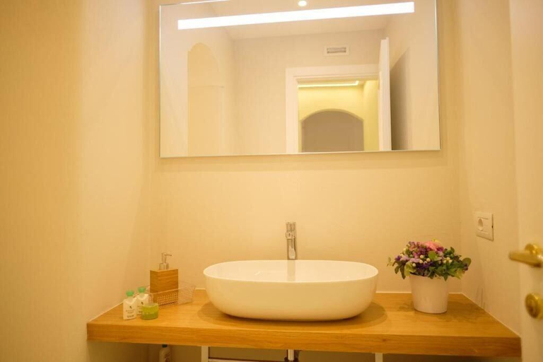 Bathroom 4, Villa Carlotta Minori, Salerno