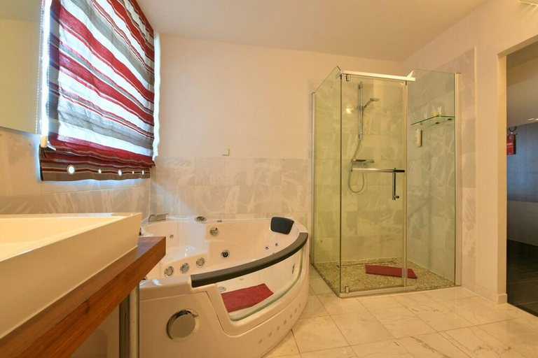 Bathroom 3, SKYHOTEL Merseburg, Saalekreis