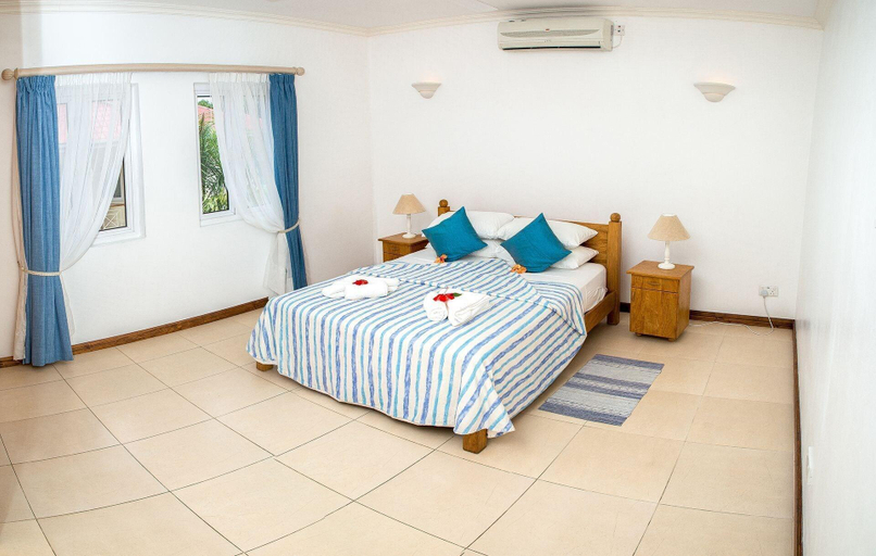 Bedroom 2, Marie Laure Suites