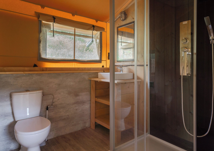 Bathroom 4, Camping RCN le Moulin de la Pique, Dordogne