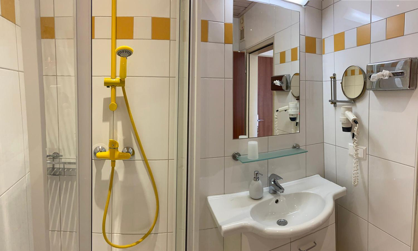 Bathroom 3, Landhaus Luhrmann, Liezen