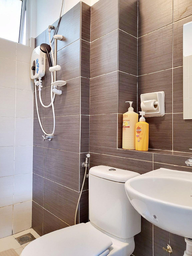 Bathroom, Walking distance to Mount Austin 3 Rooms 6 Pax, Johor Bahru
