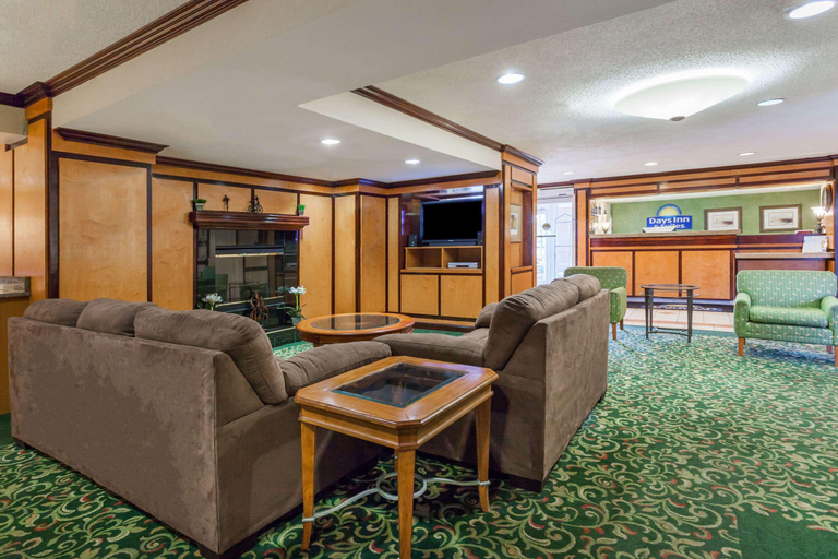 Public Area 3, Days Inn & Suites by Wyndham Warren, Macomb
