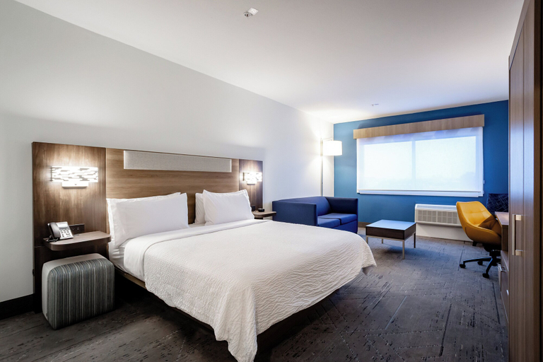 Bedroom 2, Holiday Inn Express & Suites WACO DOWNTOWN by IHG, McLennan