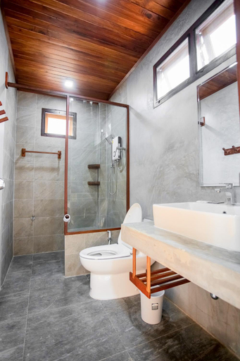 Bathroom, Laemsui Beach, Chaiya