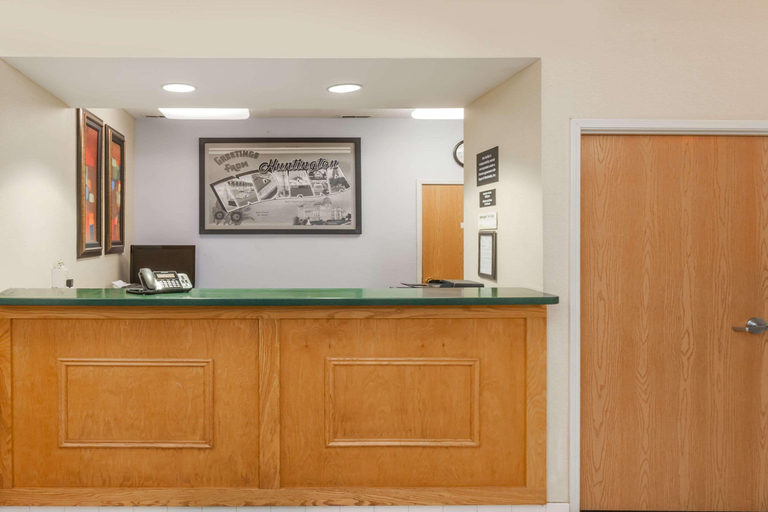 Public Area 2, Super 8 by Wyndham Huntington, Huntington