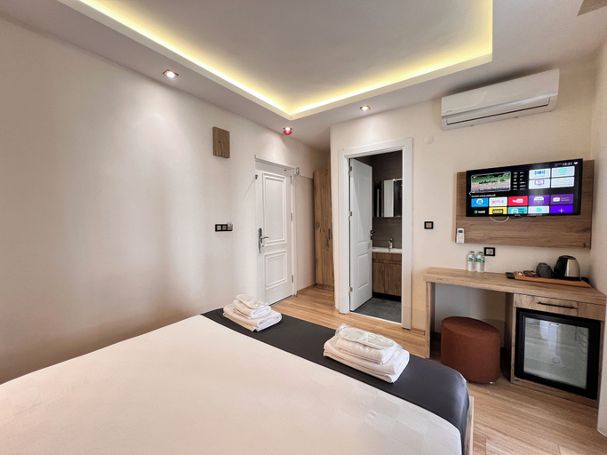 Bedroom 3, The Bail Hotel, Fatih