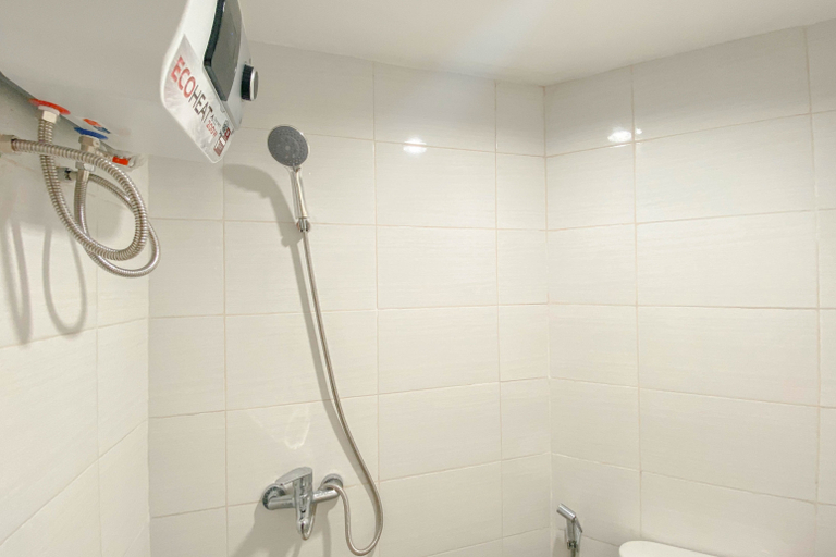 Bathroom 4, Good and Simple Look 1BR at Amartha View Apartment By Travelio, Semarang