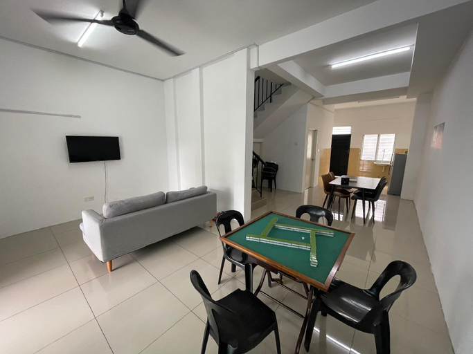 Others 5, C4A Austin 16 paxs *Near New Cathay Yi Jia Restaur, Johor Bahru