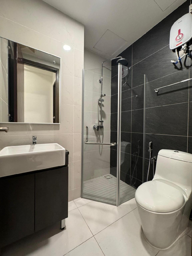 Bathroom 4, Cozy Beachfront Seaview 2CP &Netflix 3BR @6-10px, Johor Bahru