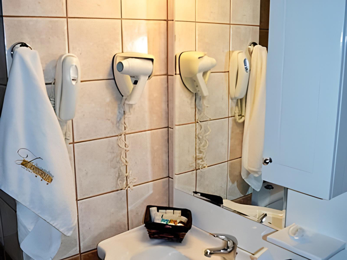 Bathroom 4, Hotel Kynaitha, West Greece