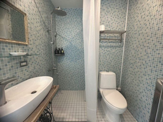 Bathroom 4, Hour Roots, Tainan