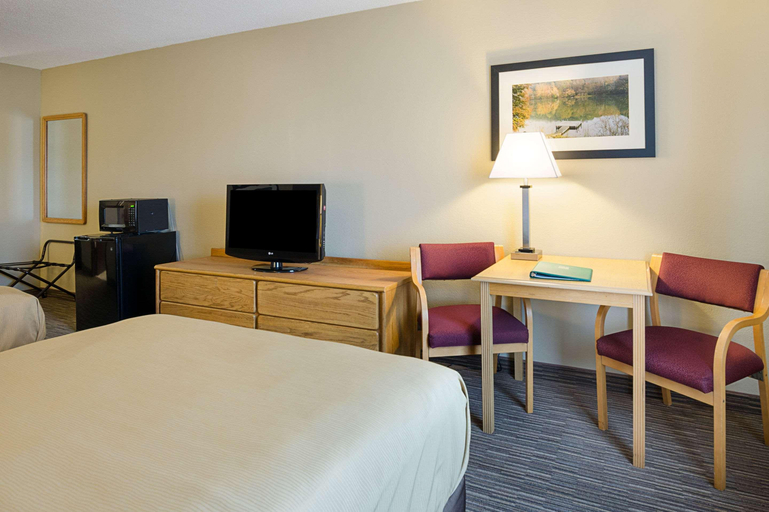 Bedroom 2, Quality Inn Princeton, Mercer