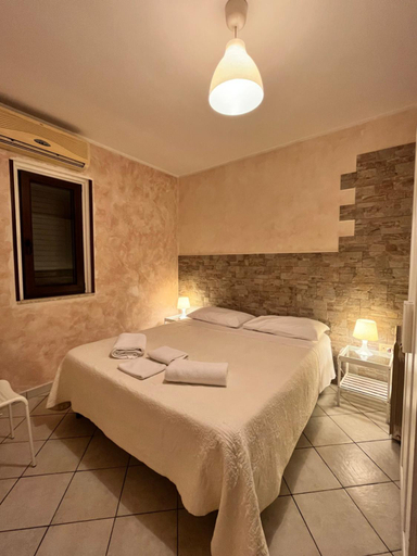 Others 3, beds ar colle 2, Rome