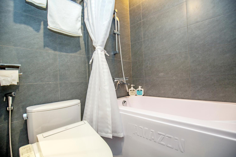 Bathroom 3, Sumitomo 15 Apartment - No 27 Lane 39 Linh Lang Street, Ba Đình