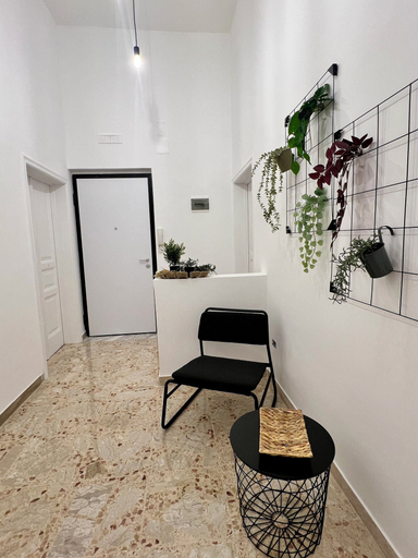 Others 5, Lucky Corner, Taranto