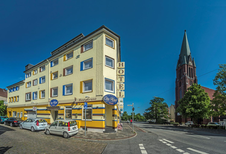 Exterior & Views
