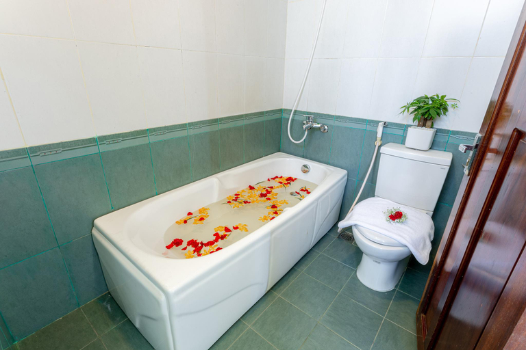 Bathroom, Amigo Hotel, Huế