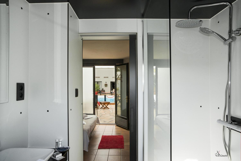 Bathroom 4, Tropical Hotel, Luxembourg