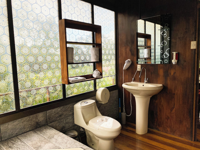 Bathroom 4, Hotel Heliconias Nature Inn & Hot Springs, San Carlos