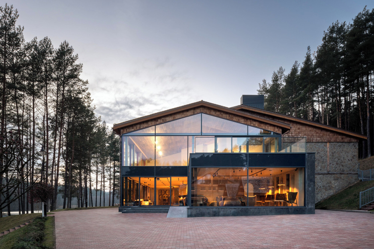 Exterior & Views