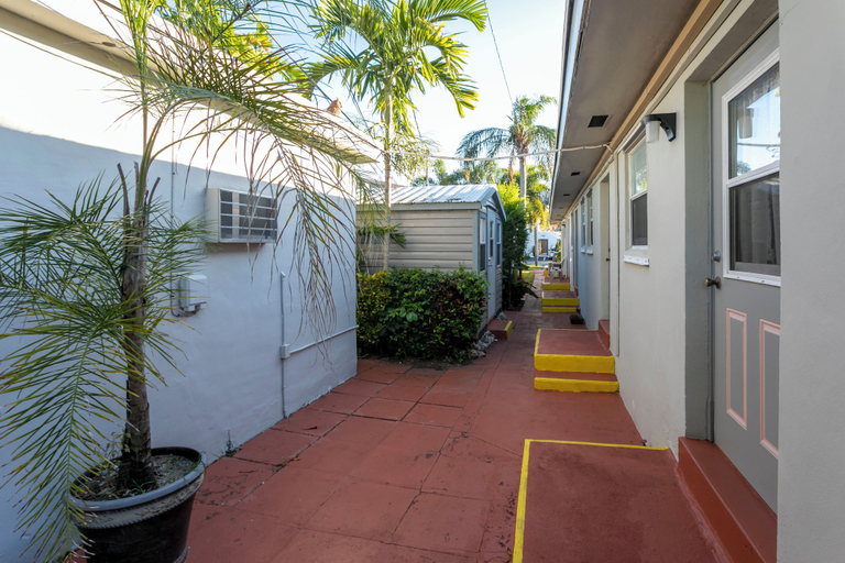 Others 4, Richard's Motel Extended Stay, Broward