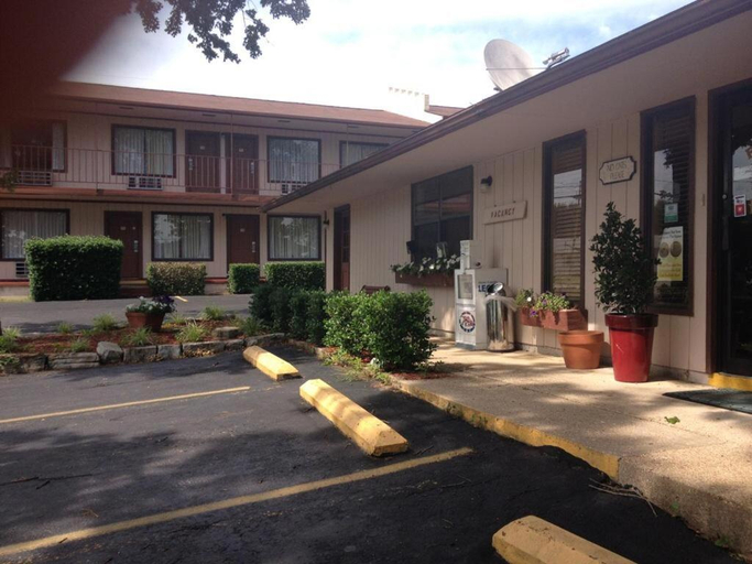 Exterior & Views 2, The Parkwood Inn & Suites, Stone