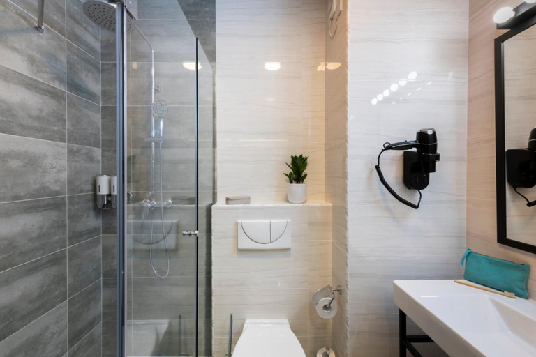 Bathroom 4, Bayview Hotel & Apartments