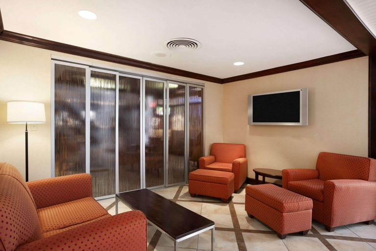 Public Area 2, Ramada by Wyndham Newark/Wilmington, New Castle